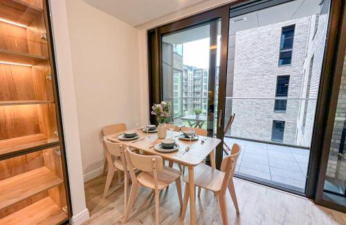 Bunhill Apartment | Stylish 2-Bed Flat with Private Balcony & Lift near Farringdon, Clerkenwell, Shoreditch, Hoxton