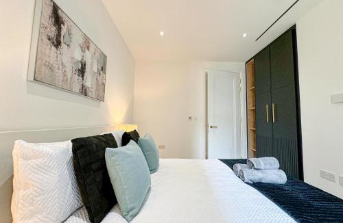 Bunhill Apartment | Stylish 2-Bed Flat with Private Balcony & Lift near Farringdon, Clerkenwell, Shoreditch, Hoxton