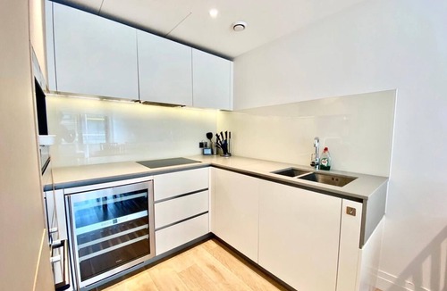 Vauxhall Apartment | Stylish 2 Bed Flats Near US Embassy