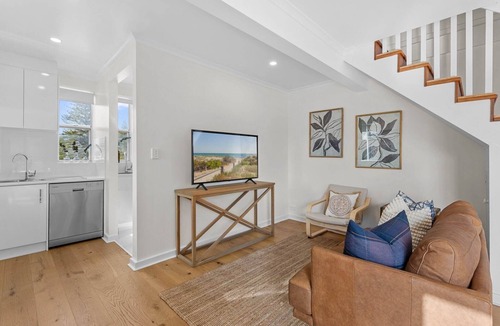 Henley Beach Apartment | Stylish 2-Bed Home Steps from Henley Beach