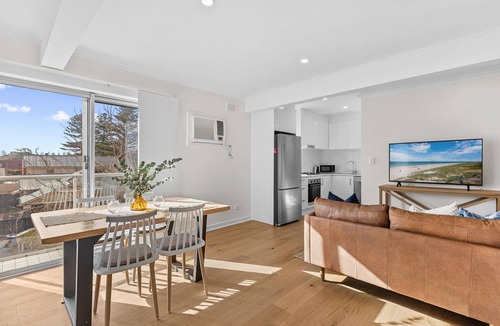 Henley Beach Apartment | Stylish 2-Bed Home Steps from Henley Beach