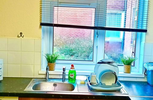 Telford Apartment | Stylish 2-bed home in Telford