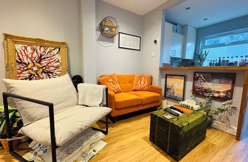 Elmers End House | Stylish 2-Bed house, workspace & Easy London Access!