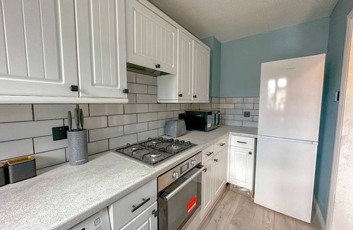 Gravesend House | Stylish 2 Bed House with free parking