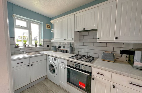 Gravesend House | Stylish 2 Bed House with free parking