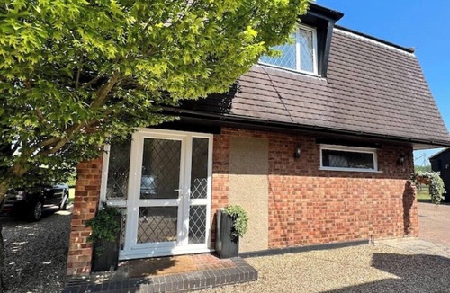 Fifield Apartment | Stylish 2 bed in Windsor & Maidenhead