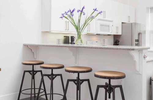 Petaluma Apartment | Stylish 2 bed loft apartment.