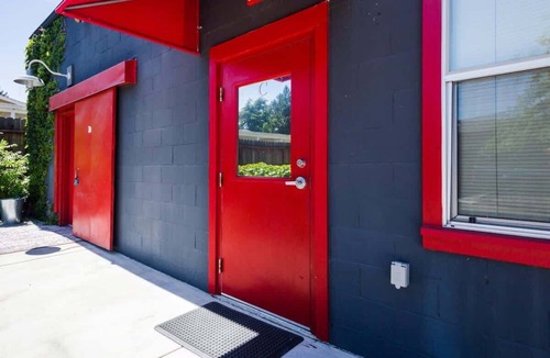 Petaluma Apartment | Stylish 2 bed loft apartment.