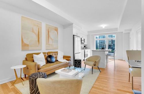 Oakville House | Stylish 2-Bed Oakville Home with Free Parking + WiFi