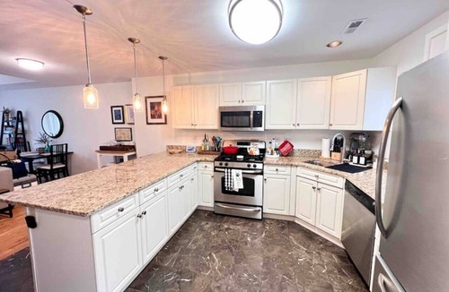 Downtown Syracuse Apartment | Stylish 2-Bed Retreat in Downtown Armory Square