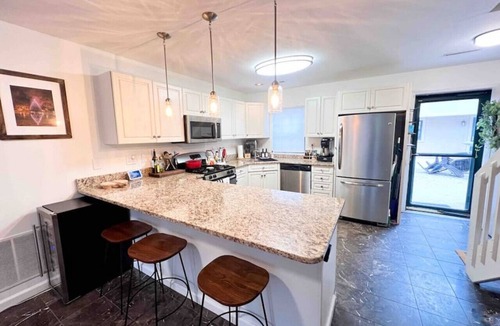 Downtown Syracuse Apartment | Stylish 2-Bed Retreat in Downtown Armory Square