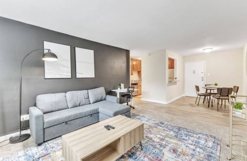 Crabtree Apartment | Stylish 2 Bed Suite—in Crabtree Valley Raleigh!