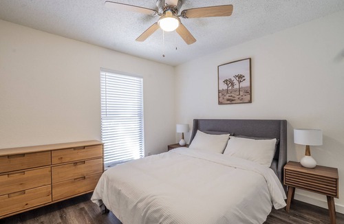 Parker Lane House | Stylish 2 Bed Townhome with Pool & Tennis Court