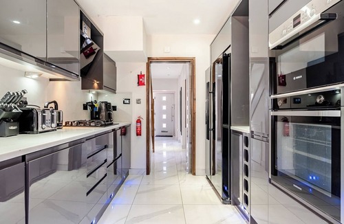 Sudbury House | Stylish 2 Bedroom House Wembley