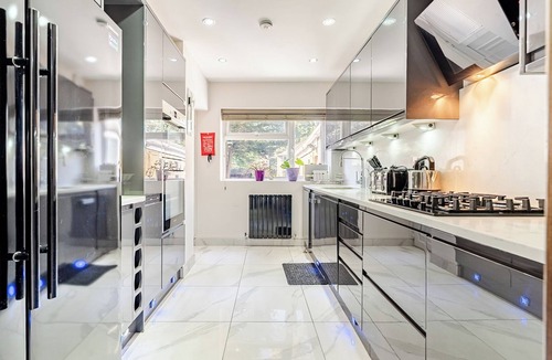 Sudbury House | Stylish 2 Bedroom House Wembley