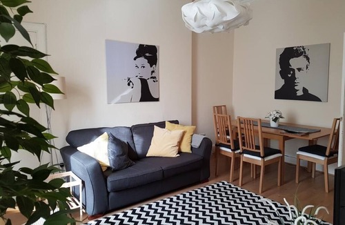 Leith Condo | Stylish 2 Bedroom flat in Leith