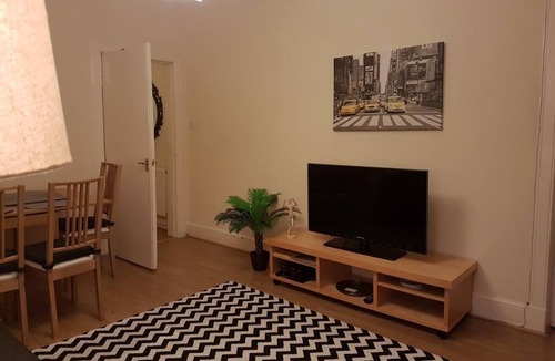 Leith Condo | Stylish 2 Bedroom flat in Leith