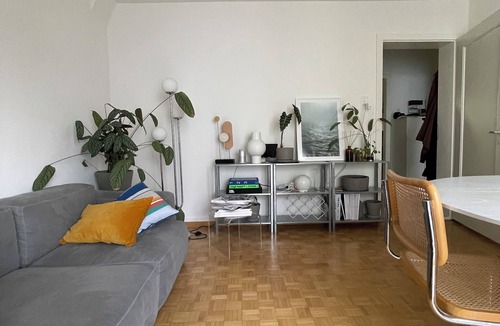 District 9 Apartment | Stylish 2-Bedroom Flat w/Living Room, Balcony & Workspace in Zürich