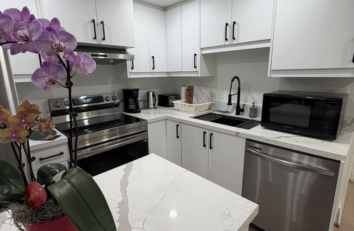 Vaughan House | Stylish 2-bedroom fully furnished basement