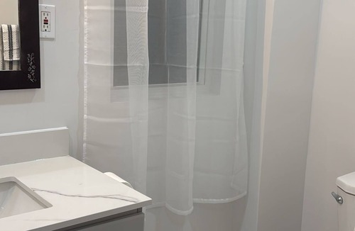 Brantford House | Stylish 2-Bedroom Home Near Downtown, Hospital & University