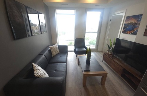 Downtown Toronto Apartment | Stylish 2 Bedroom Living | Elm Ledbury