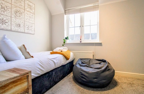 Hatfield Apartment | Stylish 2 Bedroom Maisonette