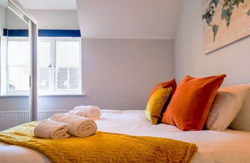 Hatfield Apartment | Stylish 2 Bedroom Maisonette