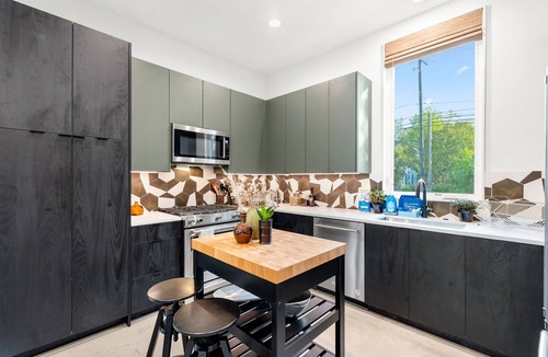 South Manchaca House | Stylish 2 bedroom Retreat in South Austin