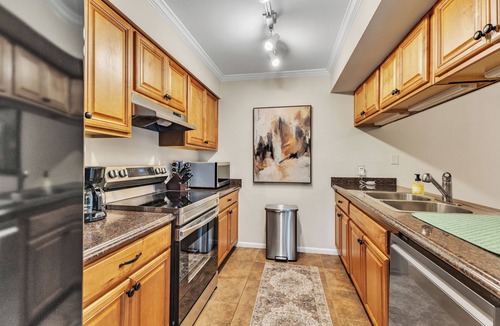 Chapel Hill House | Stylish 2-bedroom townhome with large deck, and pool in fabulous Chapel Hill