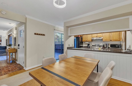 Chapel Hill House | Stylish 2-bedroom townhome with large deck, and pool in fabulous Chapel Hill