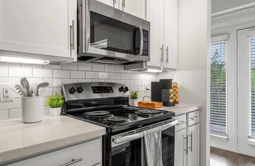 Montopolis Apartment | Stylish 2-bedroom with Balcony, Gym & Pool - Near Downtown & Airport
