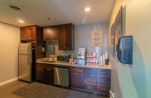 Grandview Heights House | Stylish 2 Bedroom With Pool