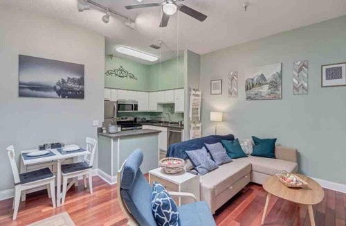 Springfield Apartment | Stylish 2 BR apartment - perfect for relaxing!
