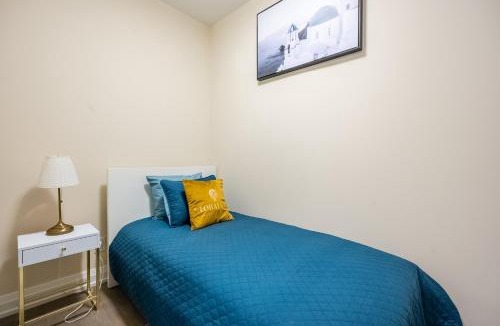 Willowdale Apartment | Stylish 2 BR & Den 2BA with Free Parking