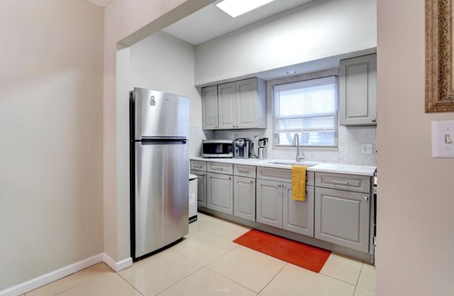 McGinley Square Apartment | Stylish 2 BR - Quiet Street - Minutes to NYC