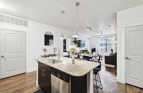 Frisco Apartment | Stylish 2B near Legacy West Wi-Fi Fitness Pool