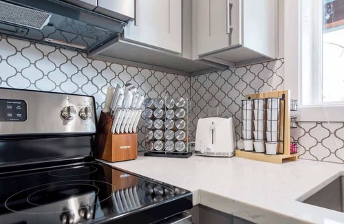 Minor Apartment | Stylish 2B1B Lower unit @ Prime Capitol Hill Spot