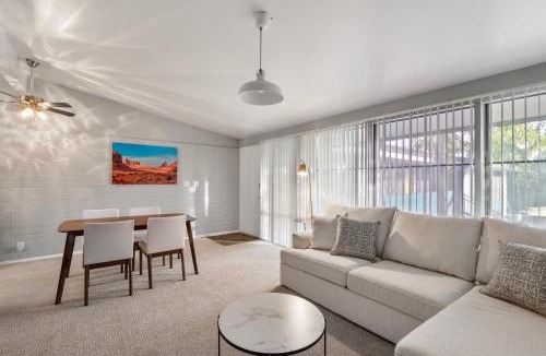 South Scottsdale Apartment | Stylish 2B2B with Free Parking