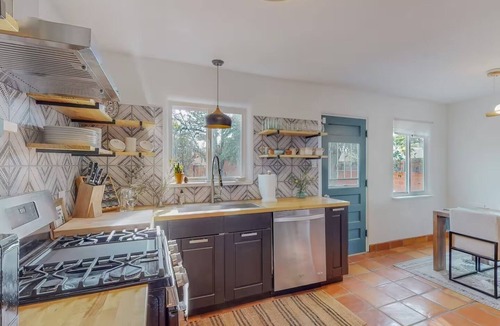 Highland Business House | Stylish 2bd/1ba + Office & Yard