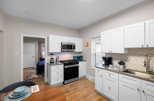 University City House | Stylish 2bd/1ba University City Bungalow Close to Loop/Wash. U.