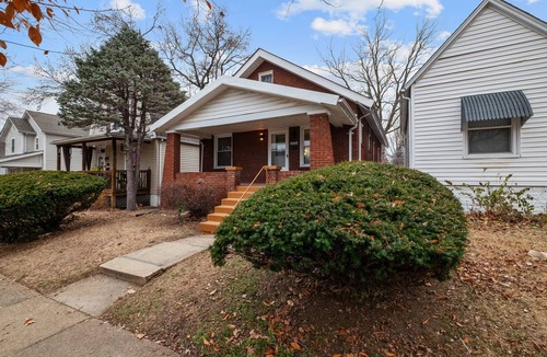 University City House | Stylish 2bd/1ba University City Bungalow Close to Loop/Wash. U.