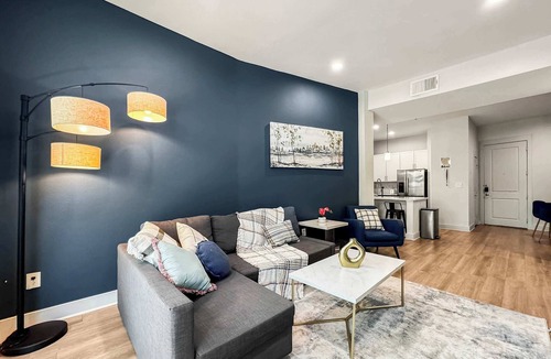 Deep Ellum Apartment | Stylish 2BD| Deep Ellum | Free Parking | Pool Gym