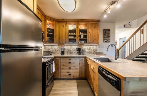 Carnelian Woods Condo | Stylish 2BD in Carnelian Bay