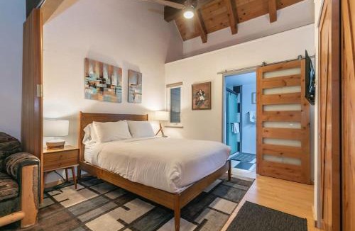 Carnelian Woods House | Stylish 2BD in Carnelian Bay