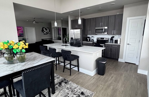 Barker Apartment | Stylish 2BDR w/Attached Garage