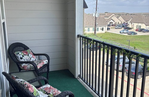 Barker Apartment | Stylish 2BDR w/Attached Garage