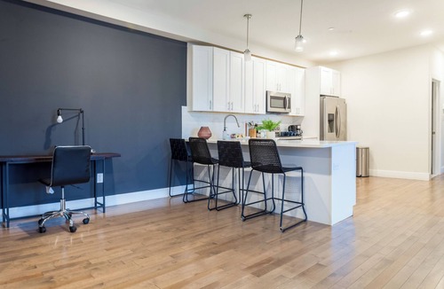 Point Breeze Apartment | Stylish 2Bed/Bath w/d-smarttv freewifi Parking