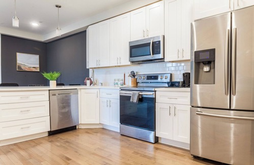 Point Breeze Apartment | Stylish 2Bed/Bath w/d-smarttv freewifi Parking
