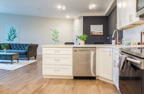 Point Breeze Apartment | Stylish 2Bed/Bath w/d-smarttv freewifi Parking