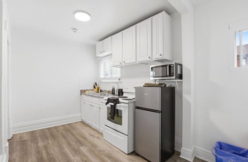 Sandwich Towne Apartment | Stylish 2BR 1 Bath Haven with WiFi & Parking
